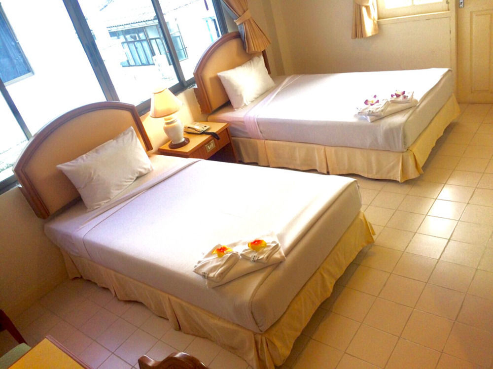 Smile Inn Patong Екстер'єр фото